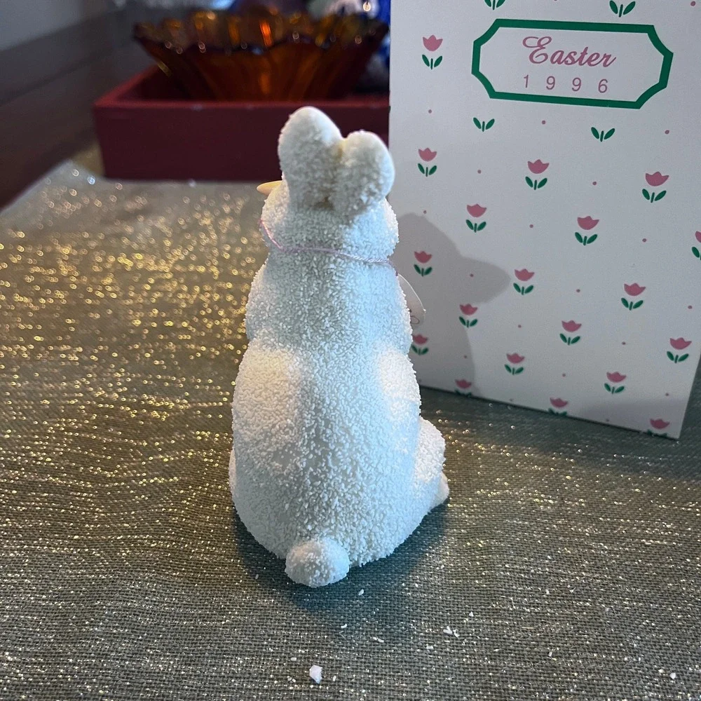 Department 56 Snowbunnies Easter 1996 Bunny with Carrot Figurine 2765-0 Boxed